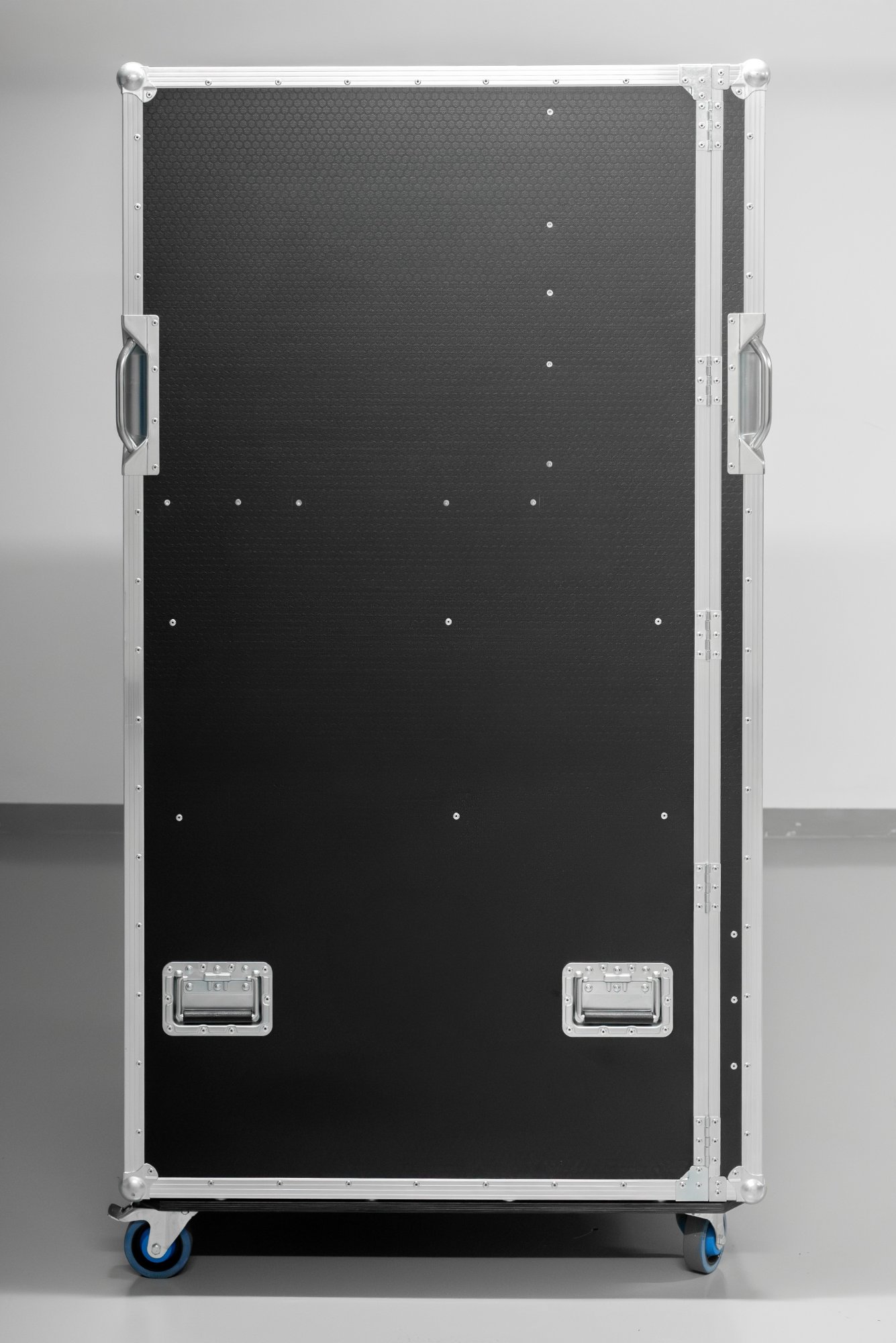Velkoobjemový pojízdný přepravní case — detail