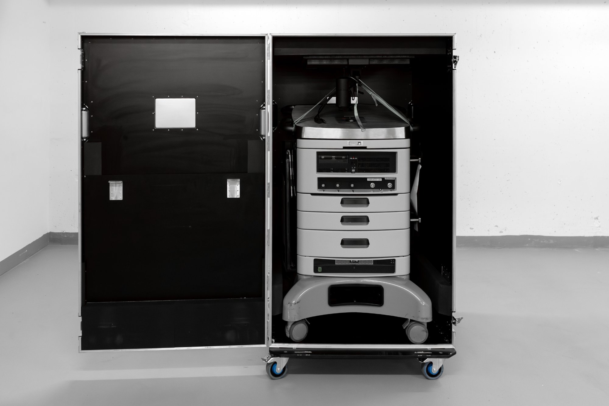 Univerzální pojízdný transportní case — realizace TAKEBOX