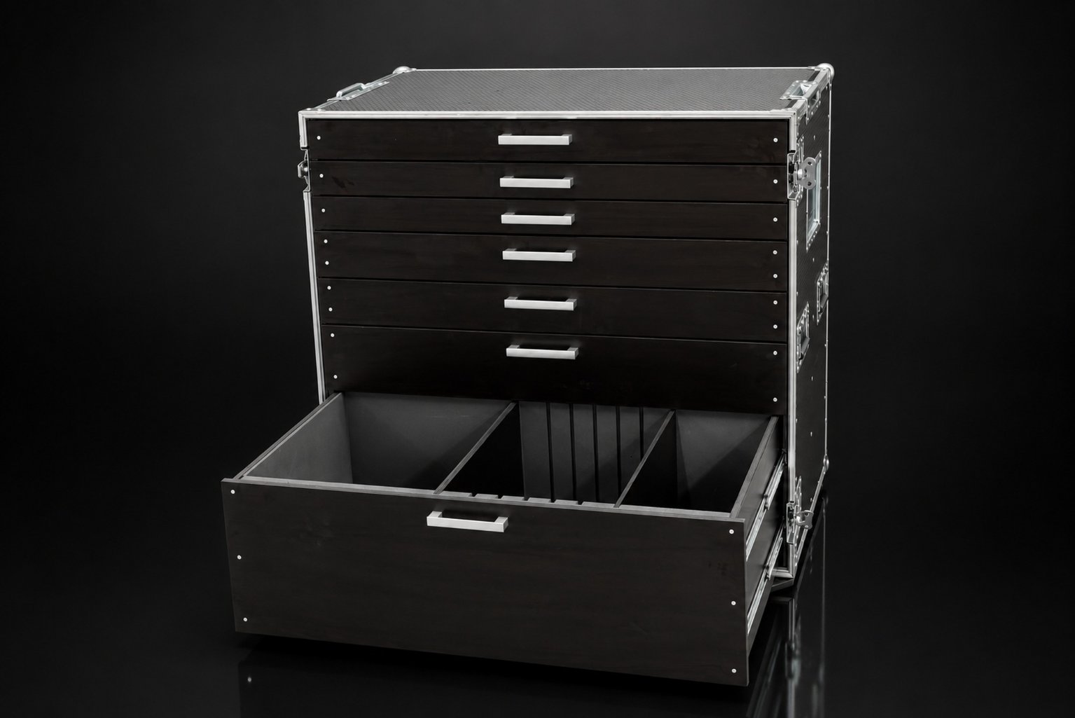 Zásuvkový transportní case (7 zásuvek) — detail